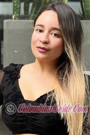 223216 - Geraldine Age: 34 - Colombia