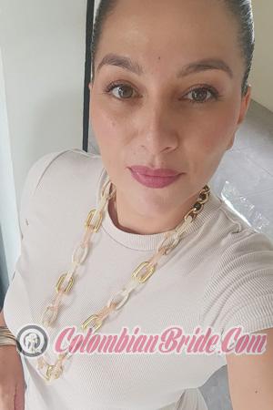 225118 - Evelyn Age: 39 - Costa Rica