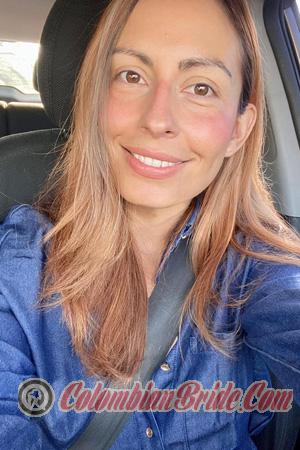 225607 - Laura Age: 37 - Costa Rica